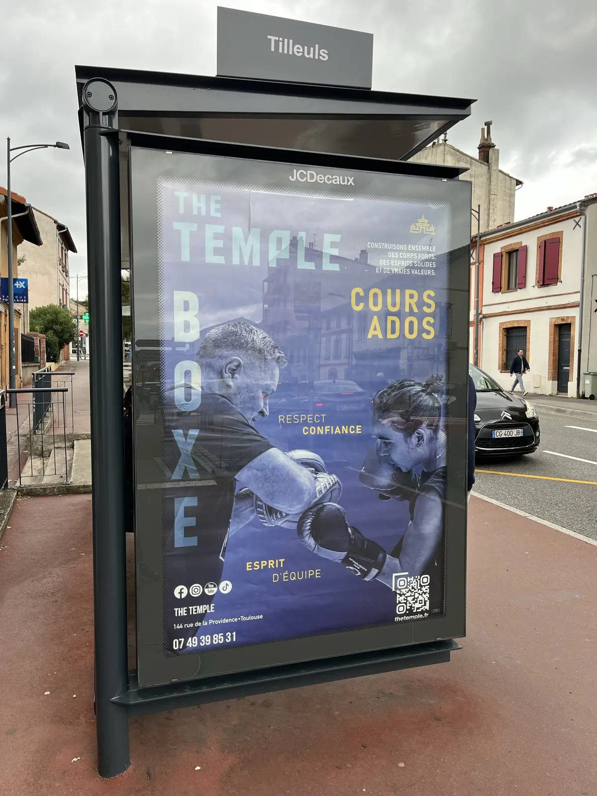 Affiche The Temple sur un panneau JCDecaux à Toulouse